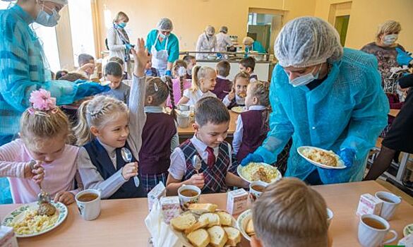 Недетские проблемы: что должно быть в 70-рублевых завтраках