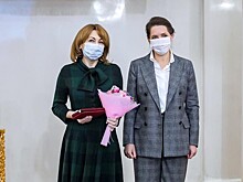 Вице-мэр Ракова вручила награды московским врачам за борьбу с COVID-19