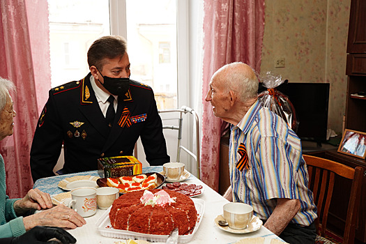 Михаил Скоков поздравил южноуральских ветеранов с Днем Победы