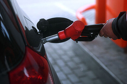 Козак анонсировал встречу с нефтяниками для подписания соглашения по ценам на топливо