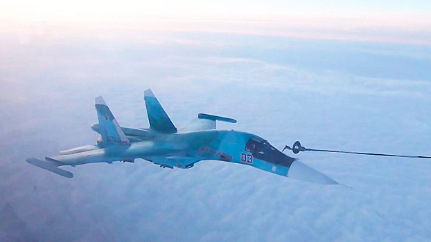 Раздача топлива под облаками: как многотонный летающий танкер заправлял Су-34 и Су-24 в небе над Челябинской областью