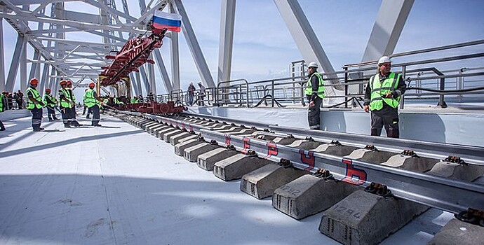 Милонов назвал открытие железнодорожного моста концом блокады Крыма