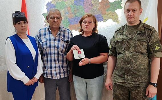 Военком передал ордена Мужества семьям погибших в СВО курян