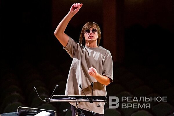 Жетілген әйел Донецкіде жыныстық қатынас үшін жас жігітті іздейді.