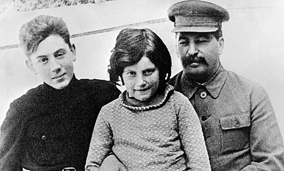 Как сложилась судьба внуков Сталина