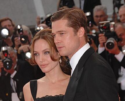 «Назло Питту»: Анджелина Джоли продала свою долю в поместье, где выходила замуж