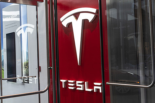 Экс-сотрудник Tesla отсудил $1 млн за оскорбления на работе