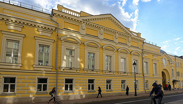 Театральные премьеры июля: "Нуреев" в ГАБТе и "Трубадур" в "Геликон-опере"