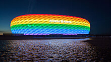 Президент «Баварии» о расизме и гомофобии: «Люди заблуждаются, думая, что эти проблемы не их дело. «Альянц Арена» в цветах радуги – сигнал против дискриминации»