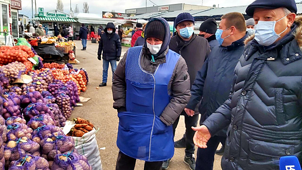 Радаев рекомендовал мэрии Саратова вернуть продуктовую ярмарку на Театральную площадь