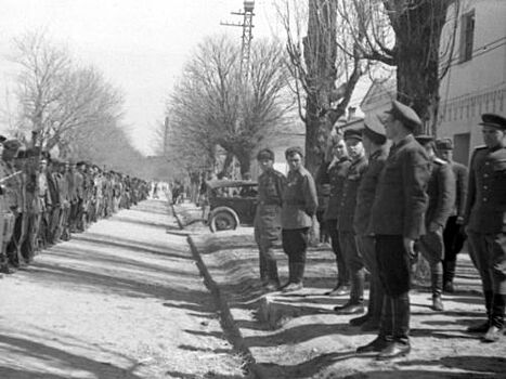 13 апреля 1944 года подразделения Красной армии и партизаны положили конец оккупации Симферополя