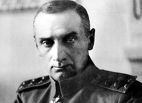 Что Колчаку с Деникиным помешало объединиться