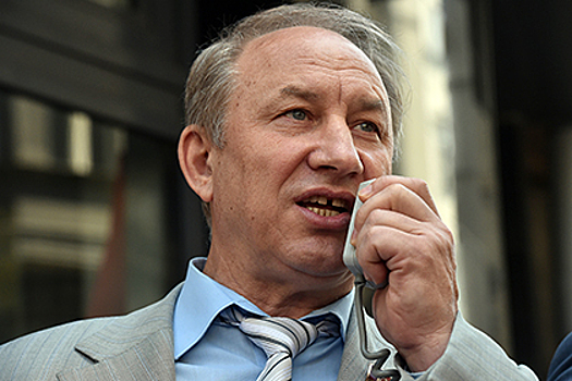 Депутат усмотрел коррупцию в замене тротуарной плитки в Москве