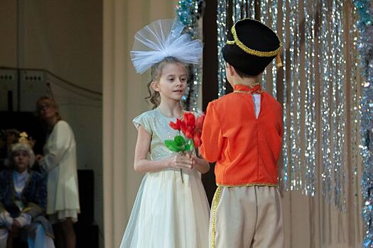 В школе № 1534 состоялся Рождественский бал с участием Воскресной школы храма Всех Преподобных Отцев Киево-Печерских