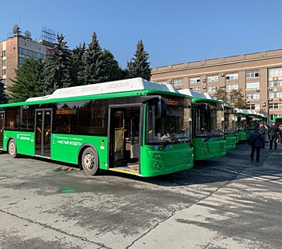 В Челябинск поступили первые 17 низкопольных автобусов на природном газе