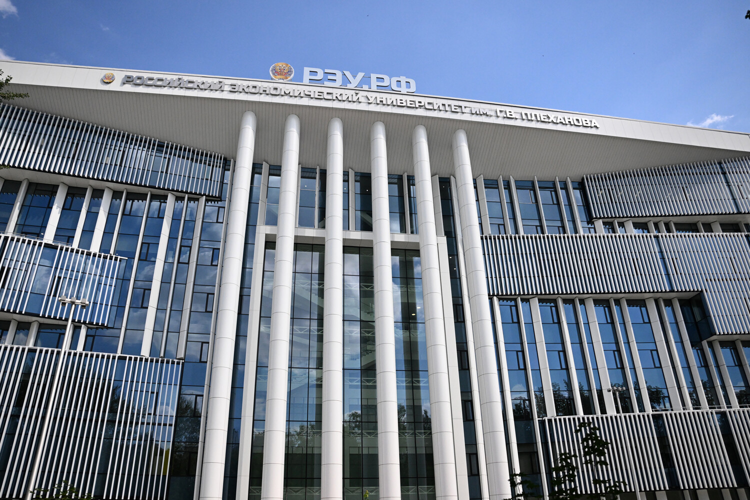 РИА: потолок частично обрушился в аудитории РЭУ имени Плеханова в Москве