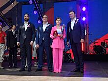 Виталий Хоценко вручил первые паспорта юным омичам