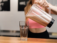 Чем полезен белковый коктейль и кому его нельзя