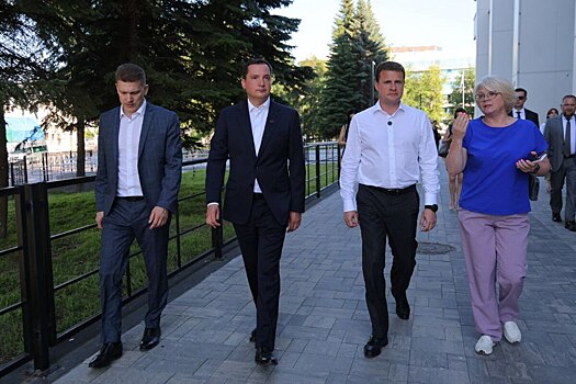 Губернатор Архангельской области Александр Цыбульский проверил ремонт Дворца детского и юношеского творчества