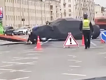 В Москве Aurus с правительственными номерами столкнулся с Volvo