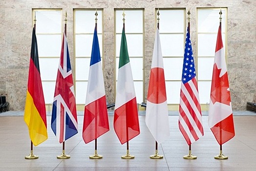 СМИ: G7 обсуждает снижение потолка цен на российскую нефть без участия США