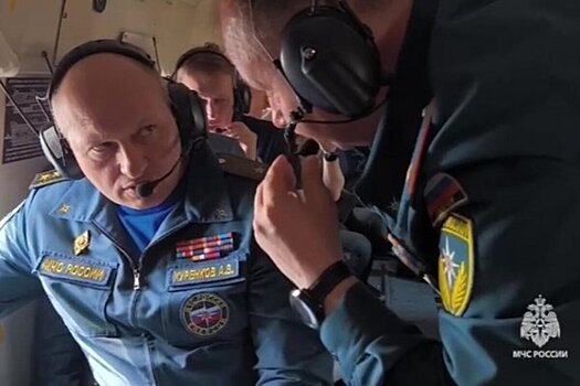 Глава МЧСМ России Куренков облетел на вертолете пострадавший от наводнения Орск