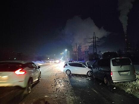 В Новосибирске в массовом ДТП пострадала 7-летняя девочка