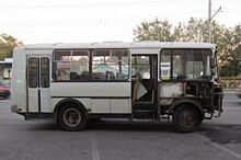 В Оренбурге водитель автобуса отвлекся и врезался в столб