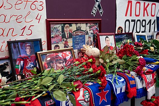 «Автомобилист» посетил кладбище в Ярославле, почтив память погибшей команды «Локомотив»