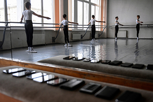 В России предложили стратегию по запрету телефонов в школах