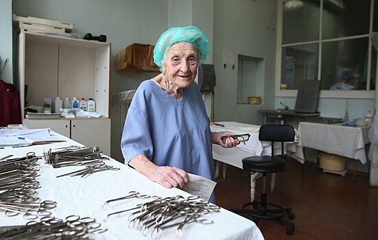 Умерла старейший практикующий хирург России