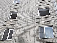 Ругали за оценки. В Сургуте 13-летний школьник выпал из окна