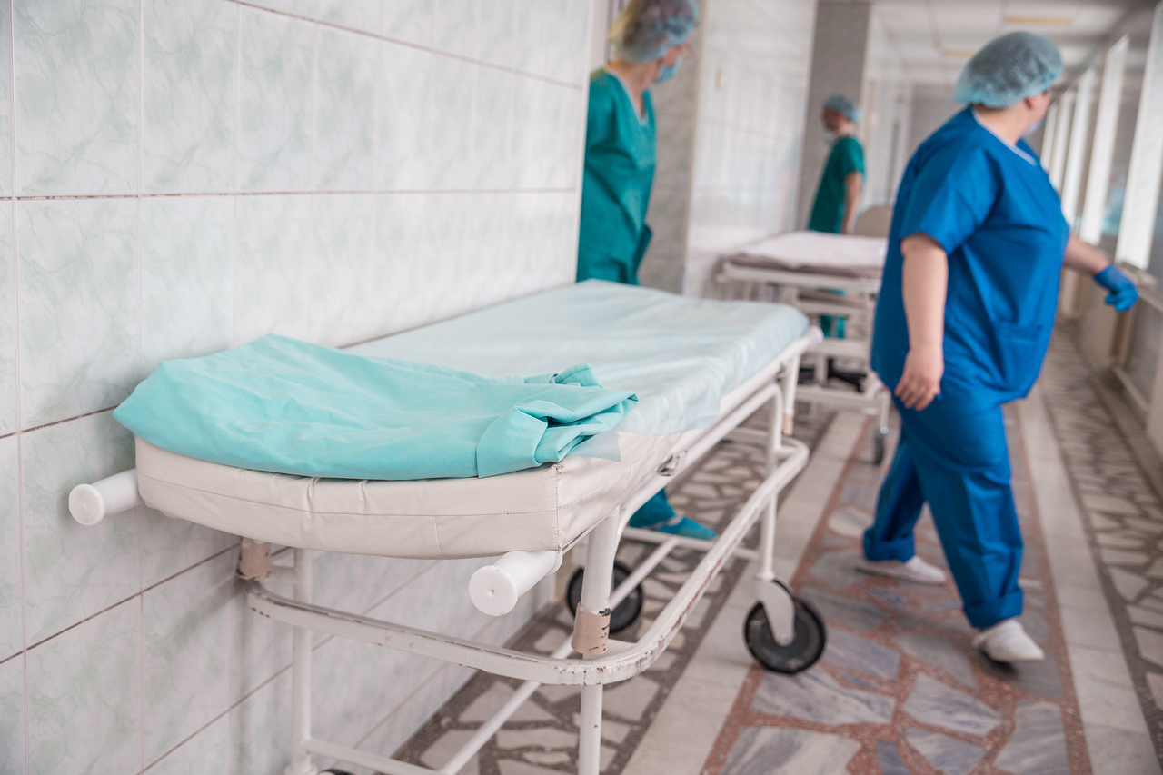 Пятеро детей попали в больницу после отравления газом в школе в Ленинградской области