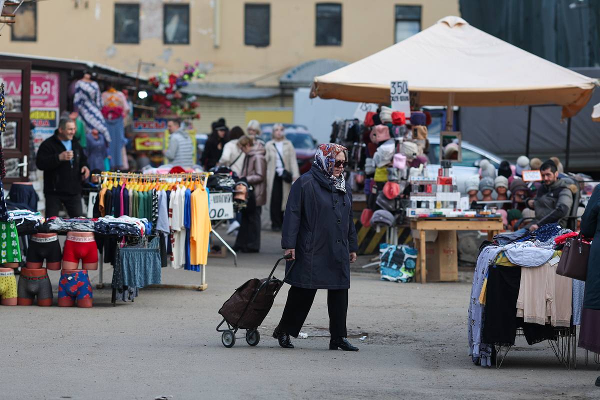 В Петербурге закрыли уличную торговлю на Апрашке
