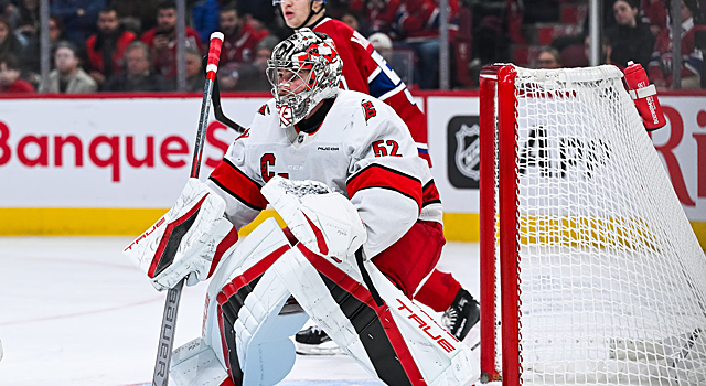 Кочетков выбыл минимум на неделю. Вратарь «Каролины» пропустил первый матч сезона из-за травмы нижней части тела