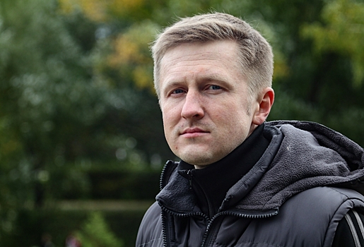 Омский замминистра Сердюков провел room tour по рабочему кабинету под полонез «Прощание с Родиной» (видео)