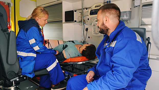 Не врач, а спасает: без этих профессионалов скорая бесполезна