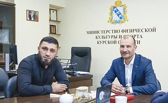 Министр по спорту Курской области встретился с боксером Орханом Гаджиевым и финалистом проекта «Суперниндзя» Иваном Баклановым