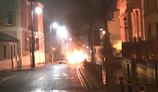 В Северной Ирландии напротив здания суда прогремел взрыв. Власти заявили о теракте