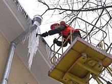 Потомский поручил взять на особый контроль борьбу с сосульками