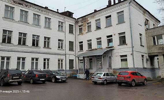 В Железногорске на 2 месяца может сместиться срок ремонта корпуса для поликлиники