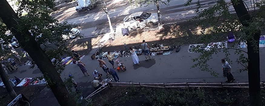 Самарцы требуют закрыть блошиный рынок на Физкультурной
