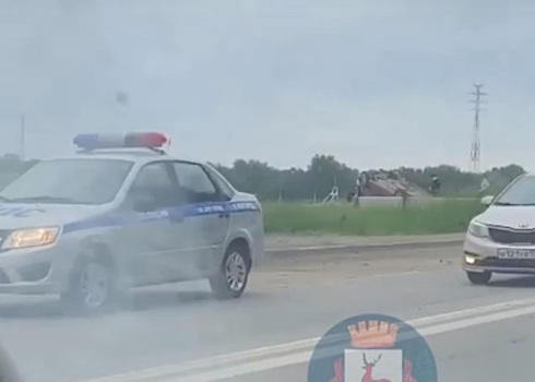 Красный Cadillac перевернулся на Гребном канале (ВИДЕО)