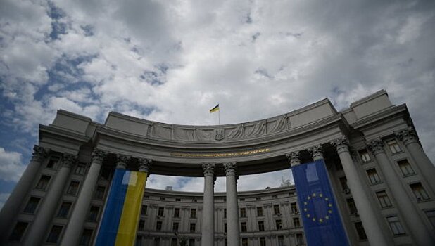МИД Украины возмутился визитом Медведева в Крым