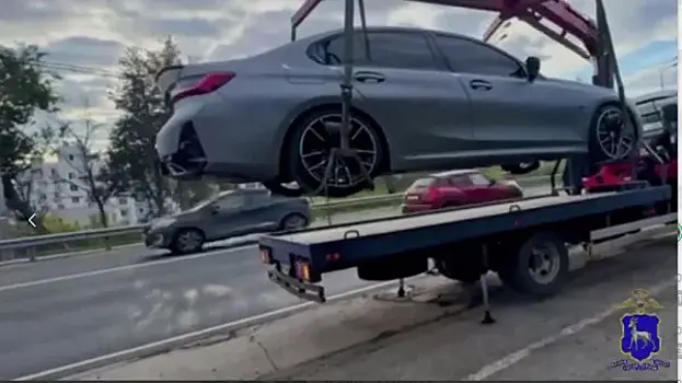 В Самаре подросток катался на новом тонированном BMW без номеров