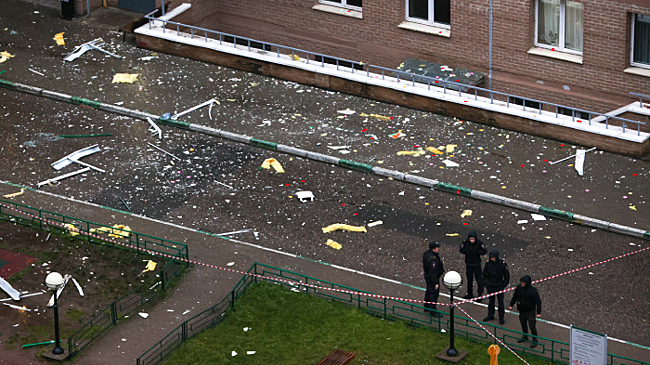 Беспилотник попал в многоэтажный дом в Волгограде