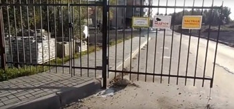 Парковку на улице 65 лет Победы вернули жильцам