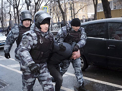Задержанный на акции памяти адвоката С.Маркелова и журналистки А.Бабуровой оштрафован на 20 тыс. руб.