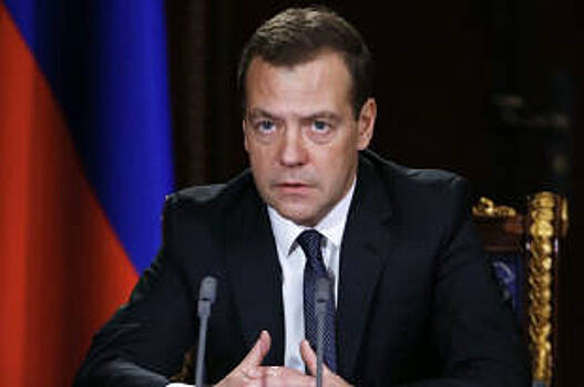 Медведев расширил перечень имплантов по полису ОМС