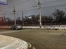 В Волгограде 19-летняя девушка врезалась на иномарке в столб